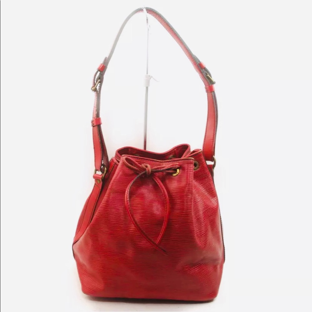 ♥️100% Auth Louis Vuitton Petit Noe Epi Red Bag